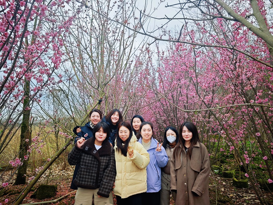 “芳华绽放 与自然同行” 环保、隧安公司联合举办三八妇女节赏花活动